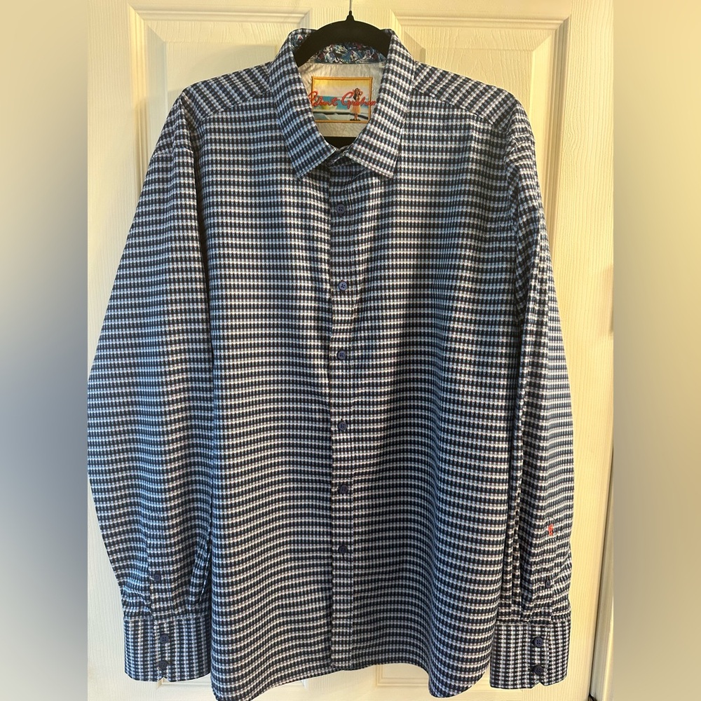 Robert Graham men’s dress shirt. Like new, classic fit. 2XL